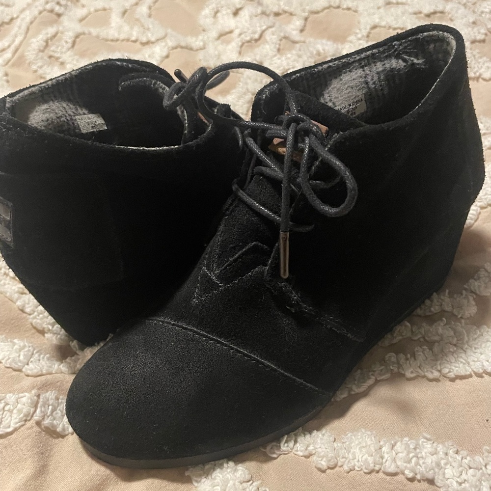 Toms - Suede Desert Wedge Booties - Black